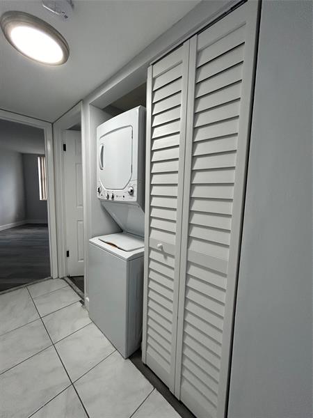 Image 16 of 23 For 211 Lake Pointe Dr  212