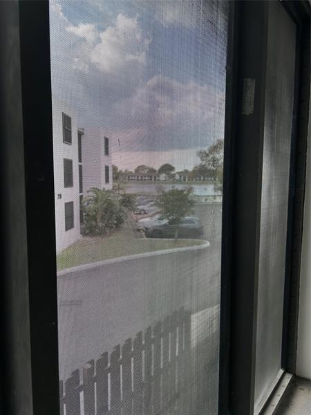 Image 17 of 23 For 211 Lake Pointe Dr  212