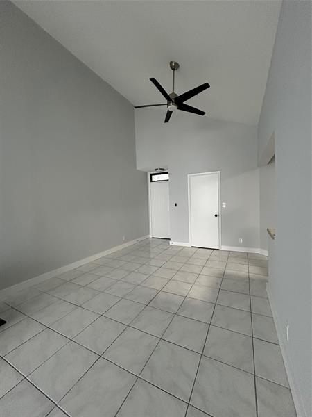 Image 6 of 23 For 211 Lake Pointe Dr  212