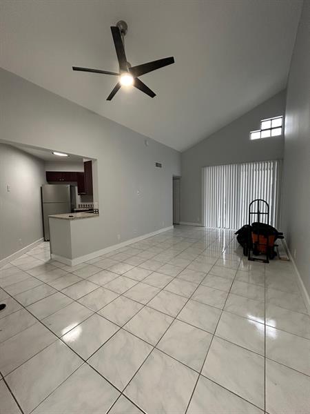 Image 7 of 23 For 211 Lake Pointe Dr  212