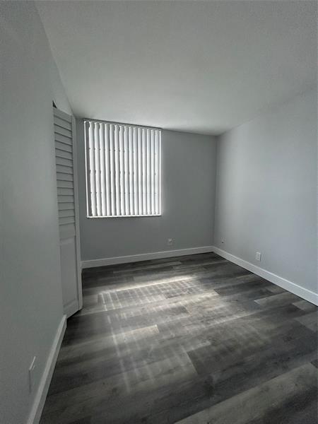 Image 8 of 23 For 211 Lake Pointe Dr  212