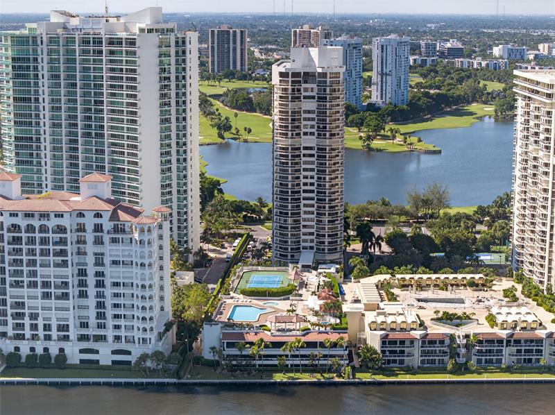 Image 10 of 54 For 20185 Country Club Dr 2409