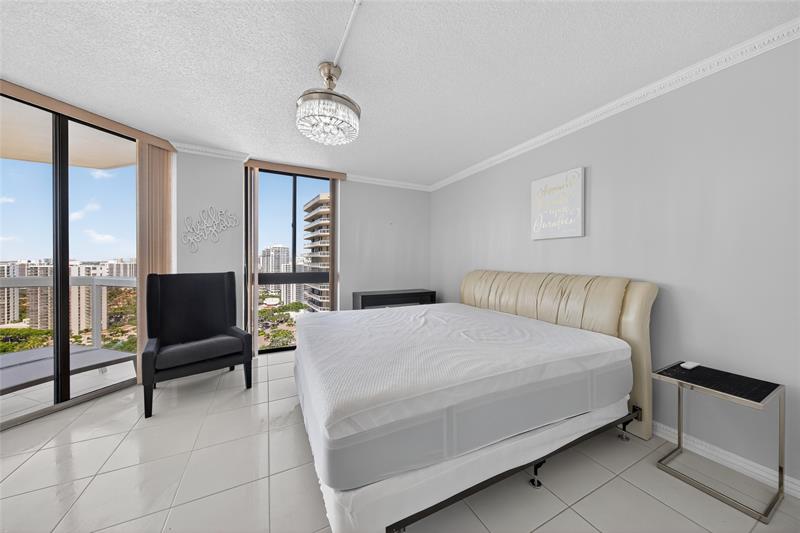 Image 11 of 54 For 20185 Country Club Dr 2409