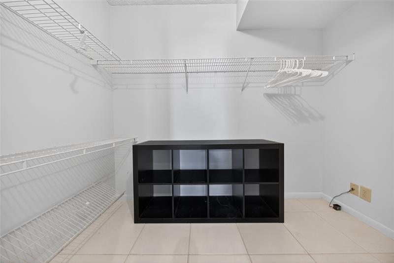 Image 17 of 54 For 20185 Country Club Dr 2409