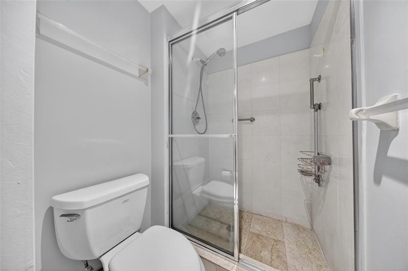 Image 20 of 54 For 20185 Country Club Dr 2409