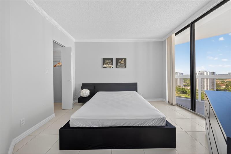 Image 22 of 54 For 20185 Country Club Dr 2409