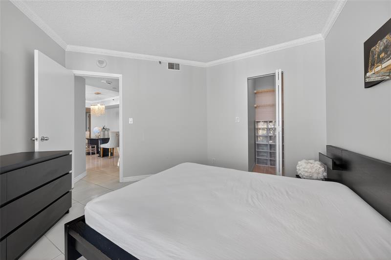 Image 23 of 54 For 20185 Country Club Dr 2409