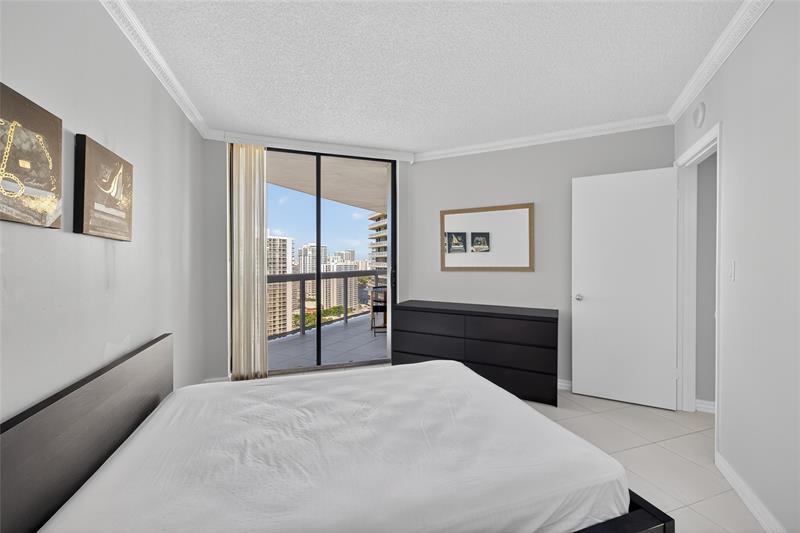 Image 24 of 54 For 20185 Country Club Dr 2409