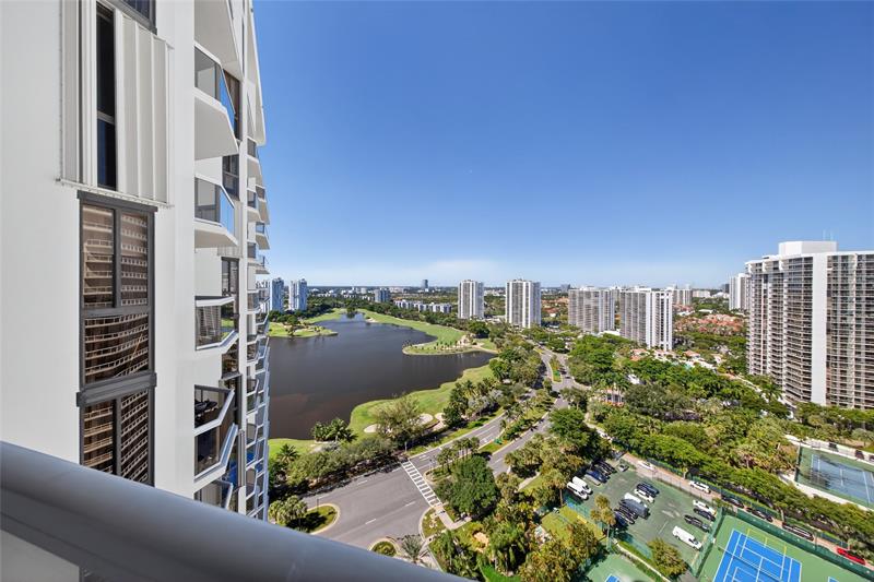 Image 29 of 54 For 20185 Country Club Dr 2409