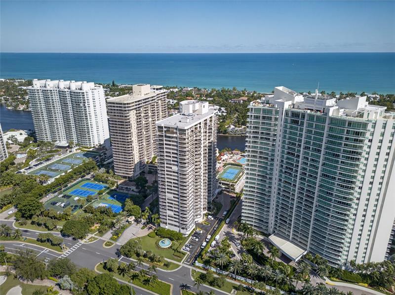 Image 3 of 54 For 20185 Country Club Dr 2409