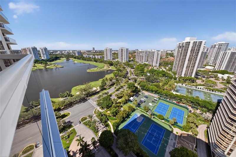 Image 32 of 54 For 20185 Country Club Dr 2409