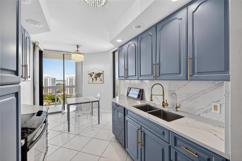 Image 35 of 54 For 20185 Country Club Dr 2409