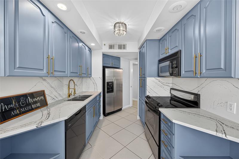 Image 39 of 54 For 20185 Country Club Dr 2409