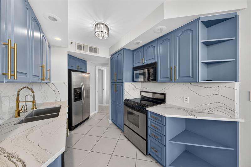 Image 40 of 54 For 20185 Country Club Dr 2409