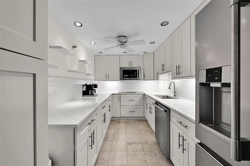 Image 32 of 52 For 851 Surf Rd  502