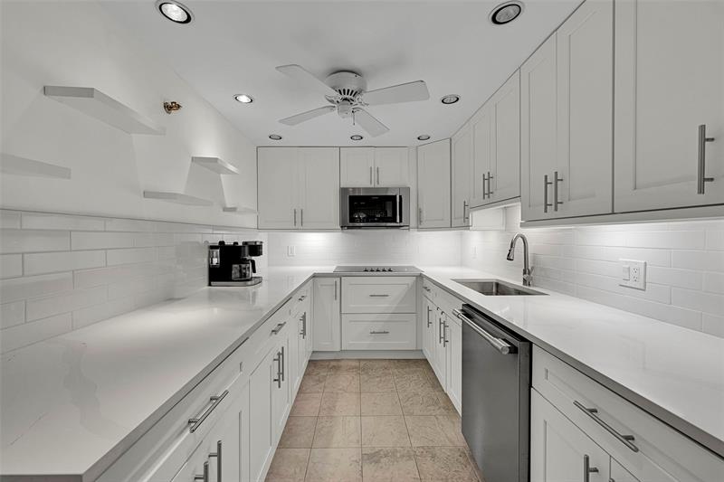 Image 33 of 52 For 851 Surf Rd  502