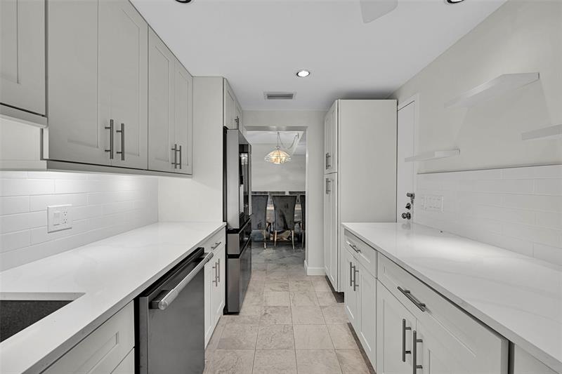 Image 34 of 52 For 851 Surf Rd  502