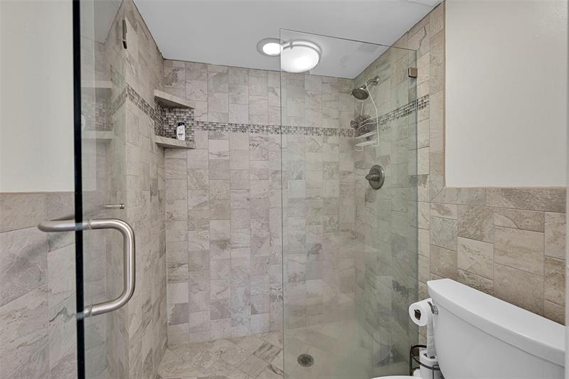 Image 45 of 52 For 851 Surf Rd  502