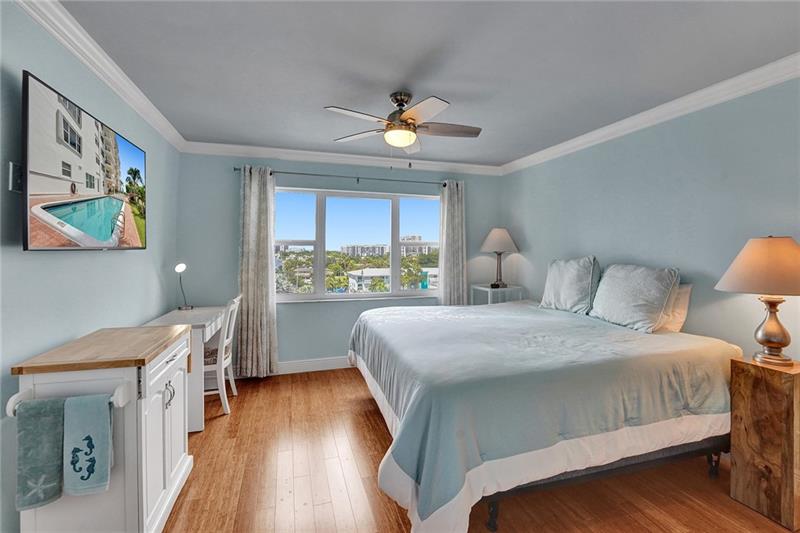 Image 17 of 36 For 1770 Ocean Blvd  607