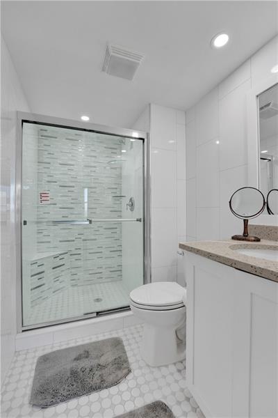 Image 20 of 36 For 1770 Ocean Blvd  607