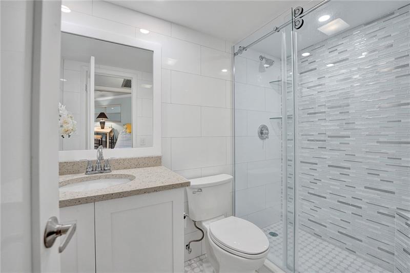 Image 23 of 36 For 1770 Ocean Blvd  607