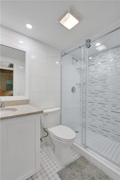 Image 24 of 36 For 1770 Ocean Blvd  607