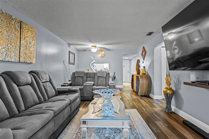 Image 11 of 27 For 7951 Southgate Blvd  10f