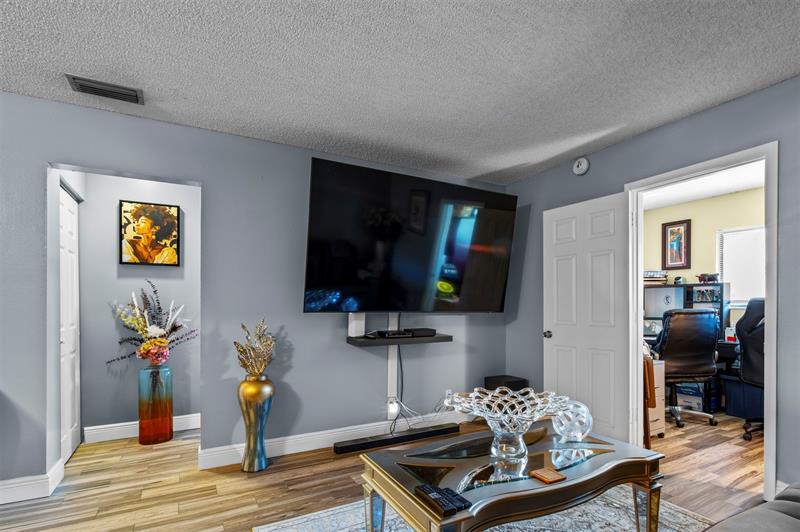 Image 12 of 27 For 7951 Southgate Blvd  10f