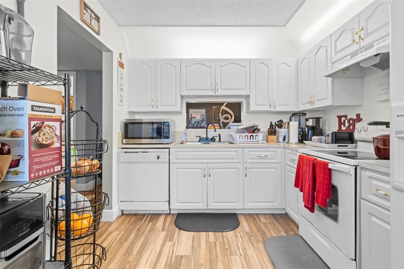 Image 7 of 27 For 7951 Southgate Blvd  10f