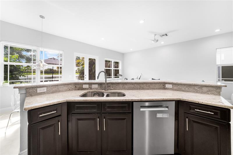 Image 17 of 43 For 9730 Blue Isle Bay