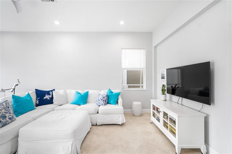 Image 21 of 43 For 9730 Blue Isle Bay