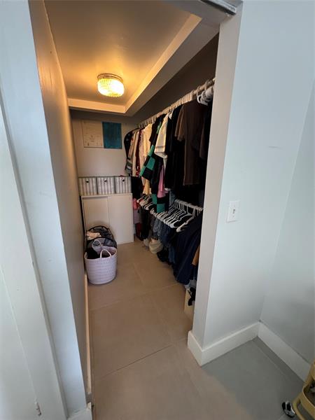 Image 17 of 32 For 9235a Lagoon Pl  310