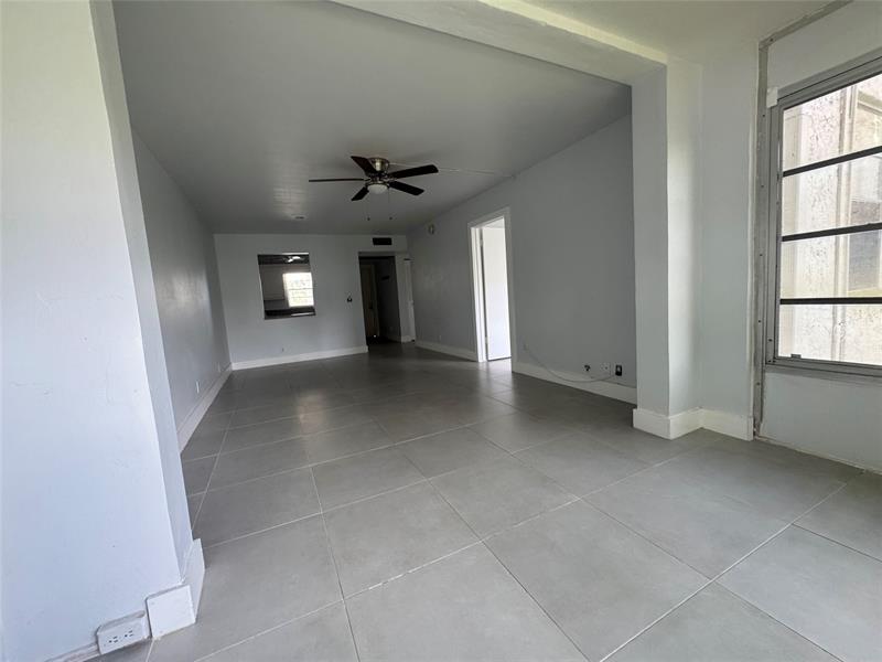 Image 9 of 32 For 9235a Lagoon Pl  310