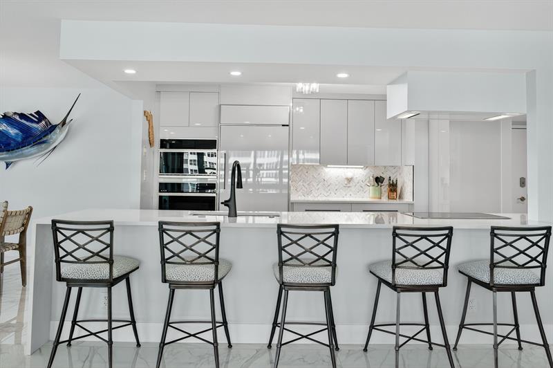 Image 10 of 30 For 3900 Galt Ocean Dr  817