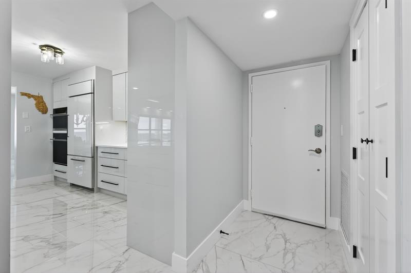 Image 14 of 30 For 3900 Galt Ocean Dr  817