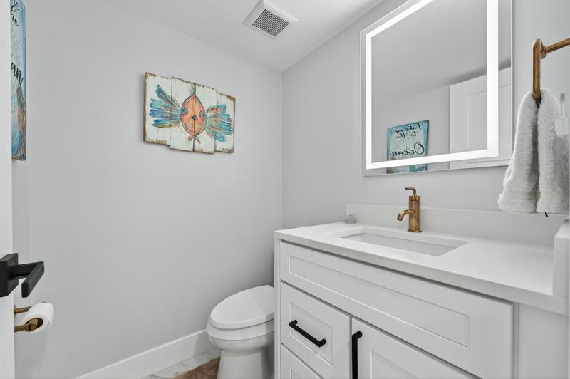 Image 15 of 30 For 3900 Galt Ocean Dr  817