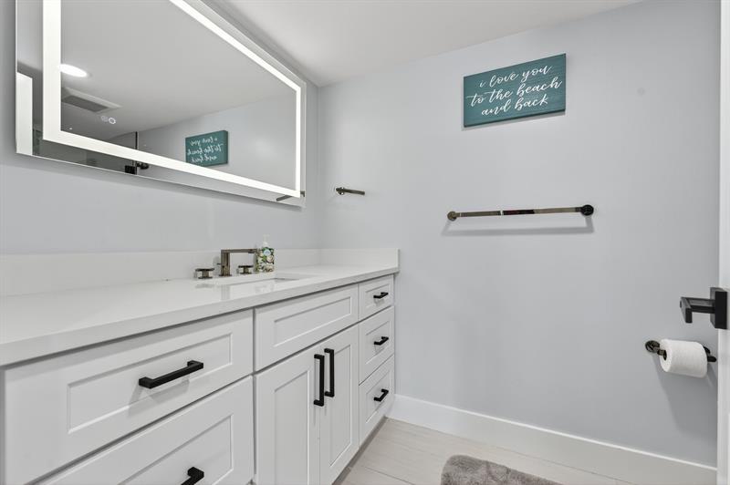 Image 18 of 30 For 3900 Galt Ocean Dr  817