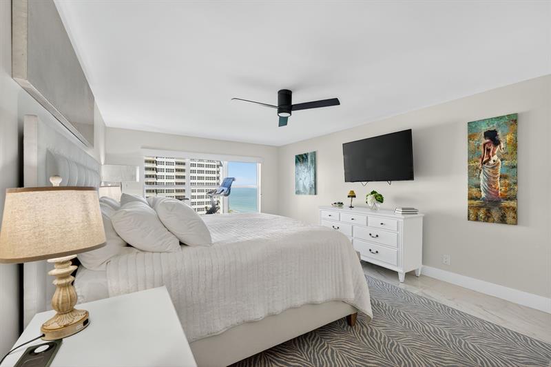 Image 20 of 30 For 3900 Galt Ocean Dr  817