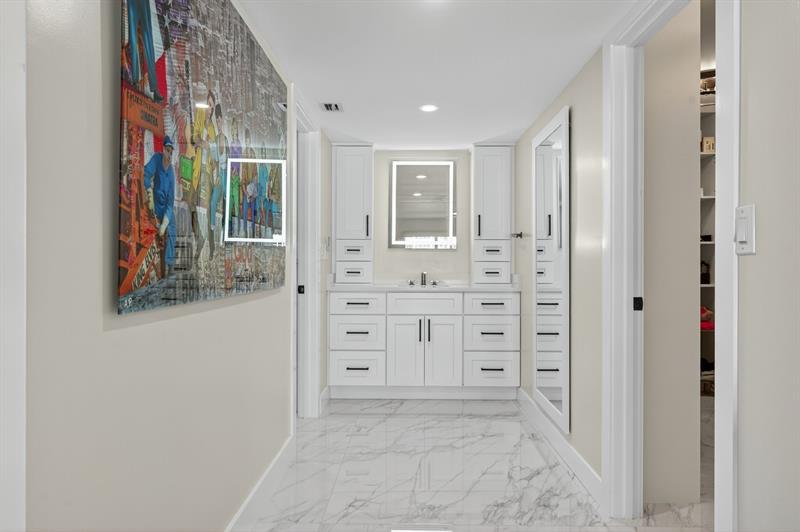 Image 21 of 30 For 3900 Galt Ocean Dr  817