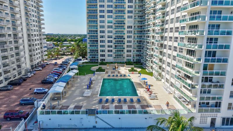 Image 27 of 30 For 3900 Galt Ocean Dr  817