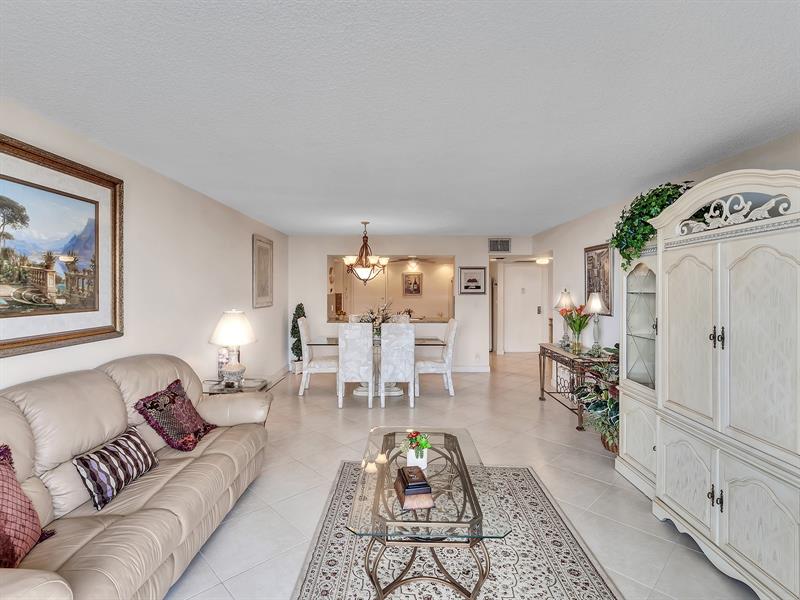 Image 17 of 48 For 1150 Hillsboro Mile  914