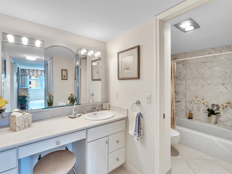 Image 21 of 48 For 1150 Hillsboro Mile  914