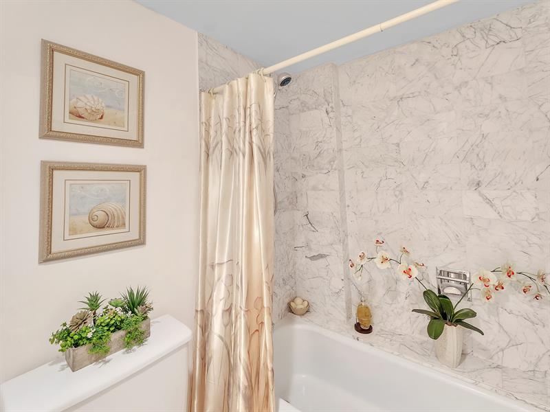 Image 22 of 48 For 1150 Hillsboro Mile  914