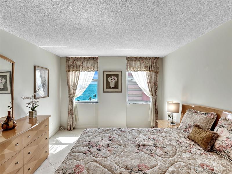 Image 24 of 48 For 1150 Hillsboro Mile  914