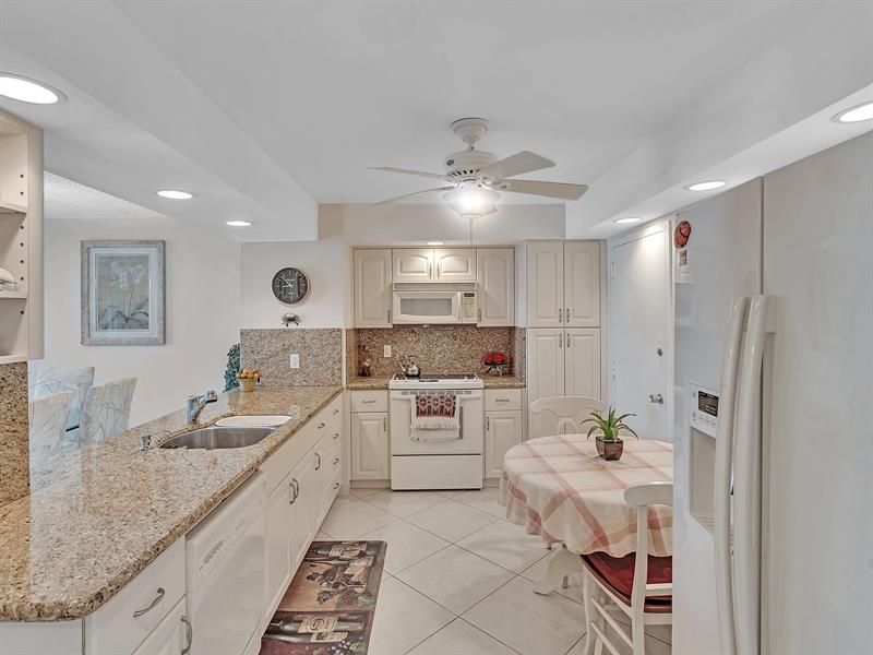 Image 3 of 48 For 1150 Hillsboro Mile  914