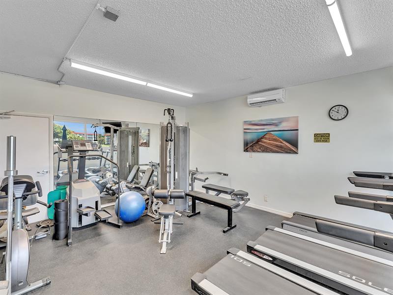 Image 35 of 48 For 1150 Hillsboro Mile  914