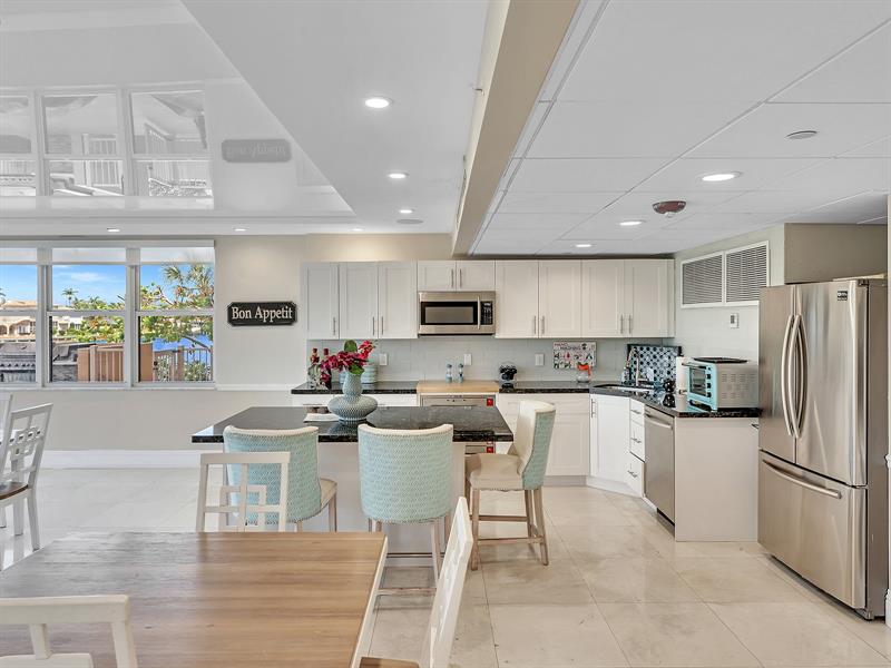 Image 39 of 48 For 1150 Hillsboro Mile  914