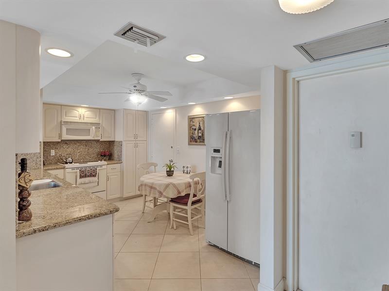 Image 4 of 48 For 1150 Hillsboro Mile  914