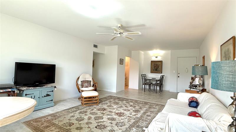 Image 15 of 27 For 669 Oakland Park Blvd  220b