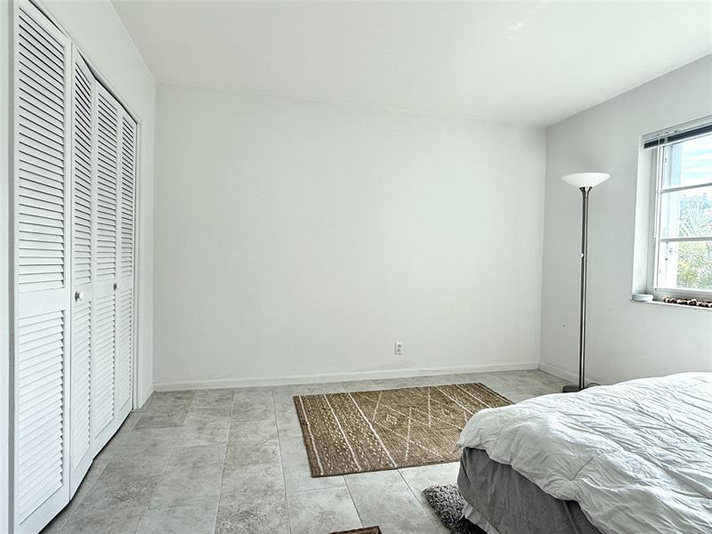 Image 18 of 27 For 669 Oakland Park Blvd  220b